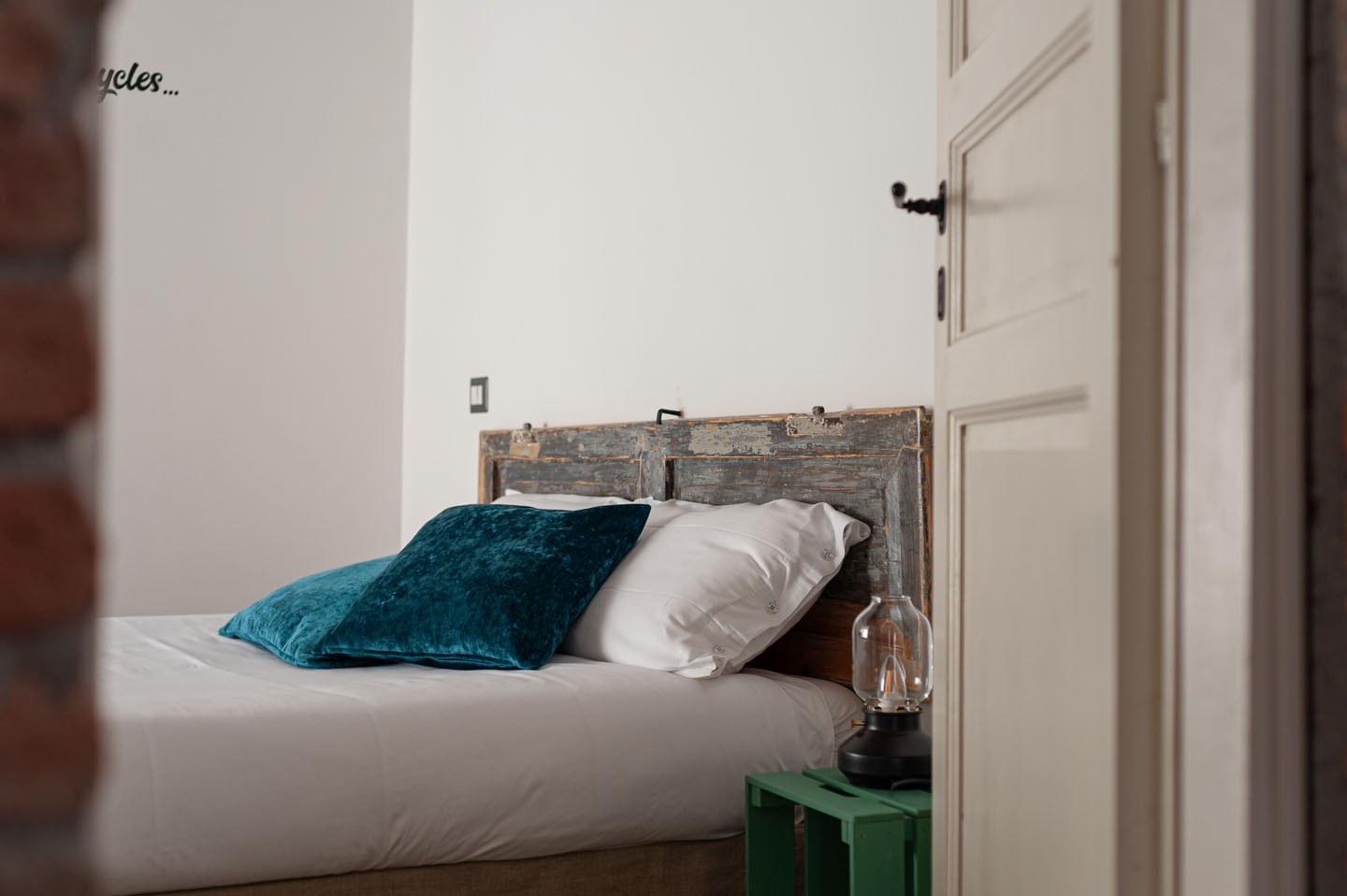 Bed & box gallery image